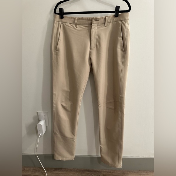 Like New Boss Men’s Commuter Slim Fit Pants in Medium Beige, size: 32R - Picture 1 of 4